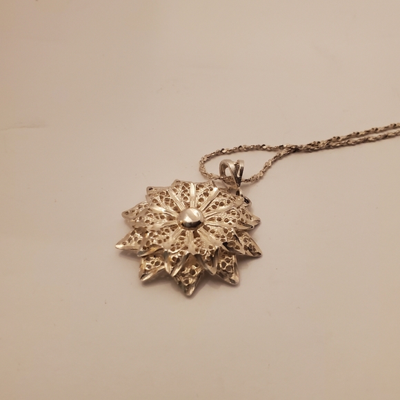 Estate Sterling Filigree Flower Pendant and Chain - Picture 9 of 11